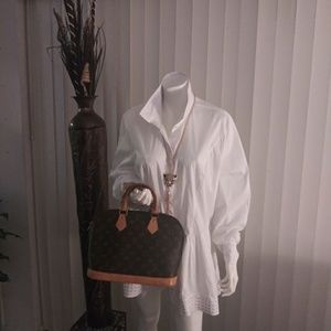 Gorgeous and Sexy white Shirt worn once.